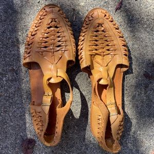 Vintage tan huarache leather sandals